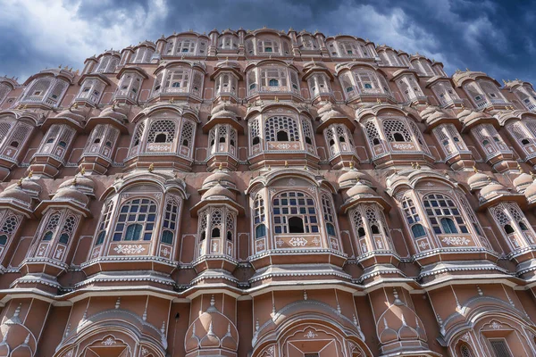 旧市街ジャイプール ラジャスタン州 インドの風のハワマハルの壁フロントビュー ピンクの宮殿 インド建築の背景 クローズアップ — ストック写真