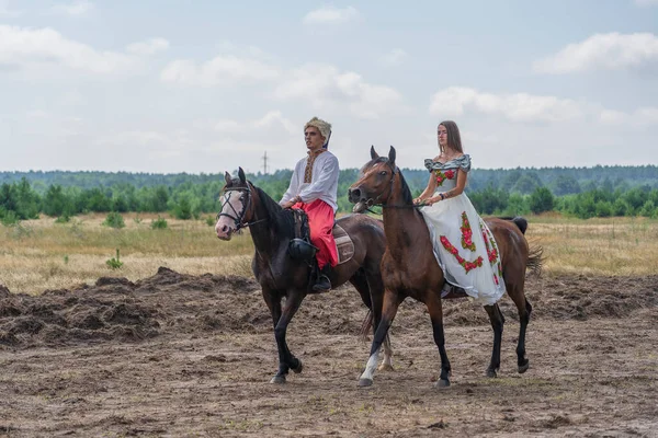 Slavuta Ukraine August 2021 Ukrainian Guy Girl Horseback Participate Ethno — Stock Photo, Image