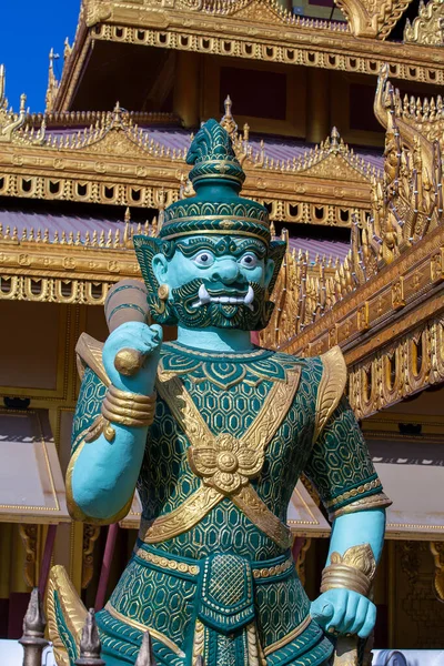 Kolorowy Kamienny Posąg Strażnika Buddyjskiej Świątyni Myanmar Birma Zbliżenie — Zdjęcie stockowe