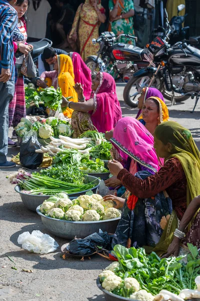 Pushkar India Nov 2018 Indiase Vrouwen Die Groenten Verkopen Straat — Stockfoto