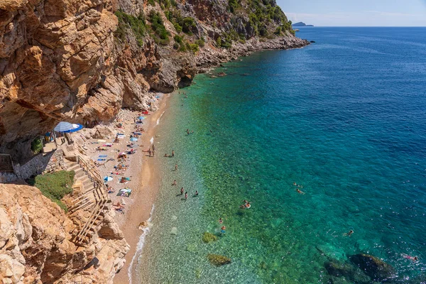 Plaża Pasjaca Chorwacja Września 2021 Turyści Europejscy Relaksują Się Najlepszej — Zdjęcie stockowe