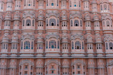 Hawa Mahal duvar manzarası, eski şehir Jaipur 'da pembe rüzgar sarayı, Rajasthan, Hindistan. Hint mimarisinin arka planı, yakın plan.