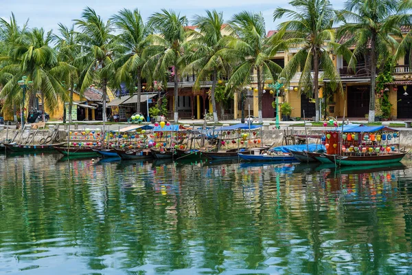 Хойан Вьетнам Июля 2020 Вид Деревянных Лодок Красочными Фонарями Речной — стоковое фото