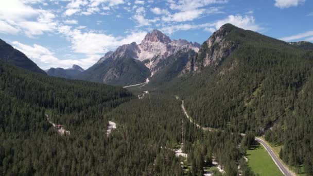 Légi Kilátás Zöld Hegyi Erdő Dolomitok Olaszország Utazás Természet Koncepció — Stock videók