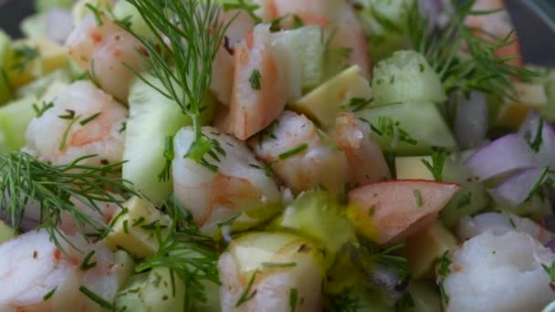 Chef Pouring Olive Oil Delicious Shrimp Salad Cucumber Cheese Onion — Stock Video