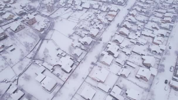 Luftaufnahme Des Ukrainischen Schneedörfchens Mit Privathäusern Und Gartengrundstücken Winter Schießen — Stockvideo