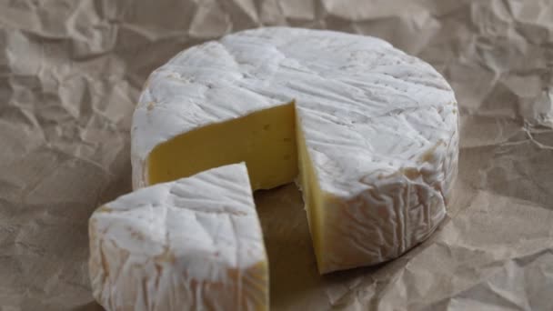 Queso Crema Camembert Giratorio Primer Plano Concepto Productos Lácteos Deliciosas — Vídeos de Stock