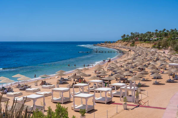 Sharm Sheikh Egypten Maj 2021 Folk Kopplar Lyxig Sandstrand Med — Stockfoto