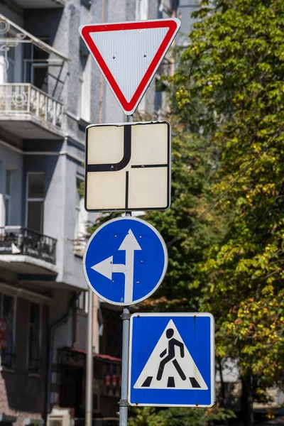 Sinais Rodoviários Rua Kiev Ucrânia Close — Fotografia de Stock