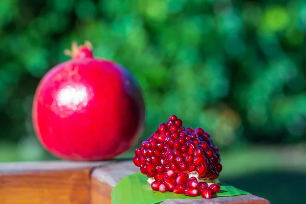 Segment Reife Granatapfelfrüchte Bio Frisch Roter Granat Aus Nächster Nähe — Stockfoto