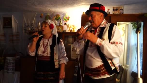 Dubossary Transnistrië Moldavië Juni 2021 Moldavische Man Vrouw Nationale Kostuums — Stockvideo