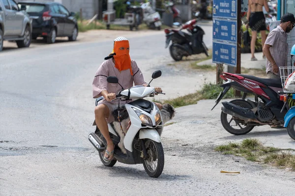 Koh Phangan Thailand Jan 2020 Man Protective Mask Sun Rides —  Fotos de Stock