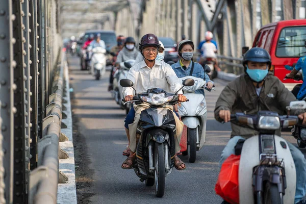 Hue Vietnam March 2020 Automobile Pedestrian Steel Bridge River Hue — Stock Photo, Image