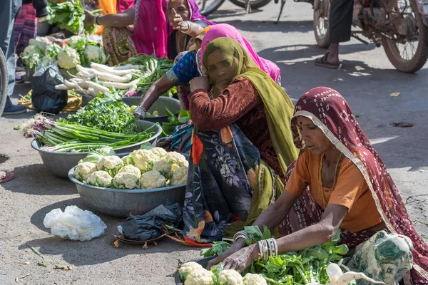 Pushkar India Novembre 2018 Donne Indiane Che Vendono Verdure Nel — Foto Stock