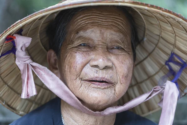 Danang Vietnam June 2020 Old Woman Straw Hat Street Market — Stockfoto