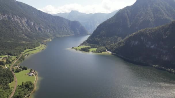 Vista Aérea Hallsttter Ver Lago Hallstatt Grandes Montañas Alpes Junto — Vídeos de Stock