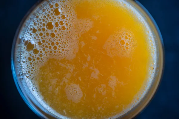 Glas Vers Sinaasappelsap Close Bovenaanzicht Vers Geperst Citrussap Verfrissend Ochtenddrankje — Stockfoto