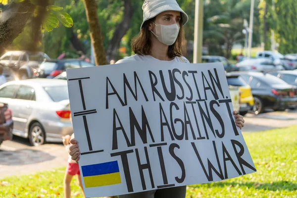 Bangkok Tailândia Fevereiro 2022 Manifestante Com Banner Sou Russa Sou — Fotografia de Stock