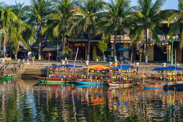 Hoi Vietnam Juli 2020 Zicht Houten Boten Met Kleurrijke Lantaarns — Stockfoto