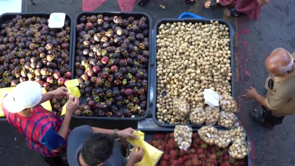 Kota Kinabalu Malásia Fevereiro 2020 Povo Malaio Compra Vende Frutas — Vídeo de Stock