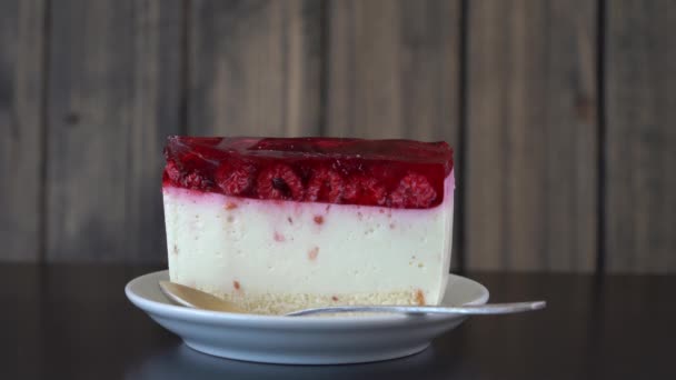 Raspberry Cream Cakes Jelly Close Rotates Fruit Yogurt Cheesecake Cream — стоковое видео