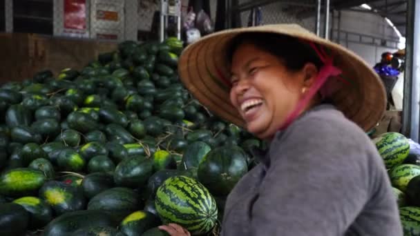 Hue Vietnam March 2020 Vietnamese People Sell Buy Fruits Vegetables — Vídeo de Stock