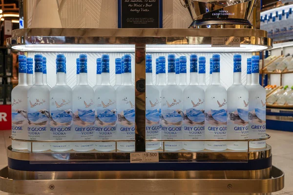 Mascate Omã Janeiro 2020 Garrafas Vodka Grey Goose Exibição Aeroporto — Fotografia de Stock