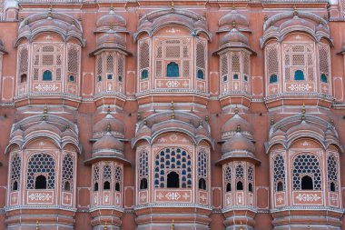 Hawa Mahal duvar manzarası, eski şehir Jaipur 'da pembe rüzgar sarayı, Rajasthan, Hindistan. Hint mimarisinin arka planı, yakın plan.
