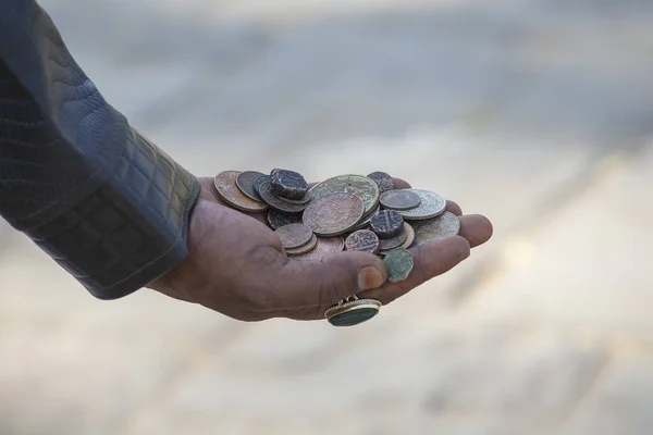 Indian Man Holding Antique Coins His Hands Sell Tourists Close — Photo