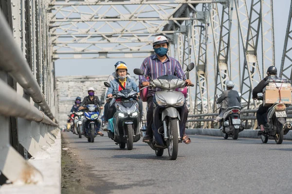 Hue Vietnam Marzo 2020 Puente Acero Para Automóviles Peatones Sobre —  Fotos de Stock