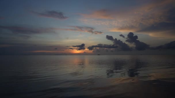 Prachtige Zonsondergang Boven Het Zeewater Het Eiland Koh Phangan Thailand — Stockvideo