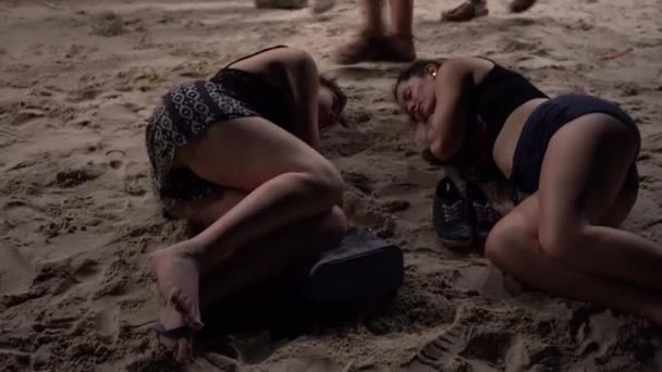 Koh Phangan Thailand January 2019 Two Young European Girls Sleeping — Stock Video