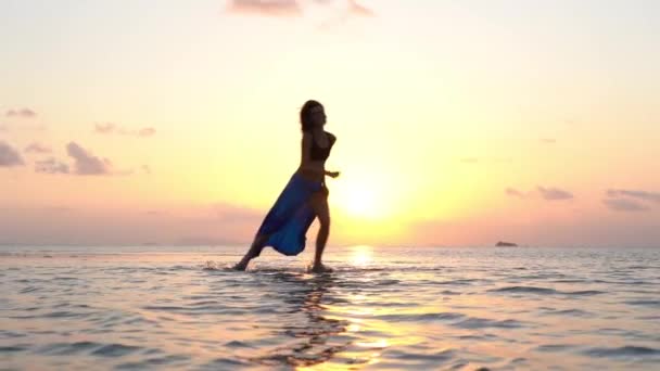 Young Beauty Girl Dancing Sea Water Sunset Tropical Beach Summer — Stock Video
