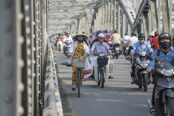 Hue Vietnam March 2020 Automobile Pedestrian Steel Bridge River Hue — Fotografia de Stock