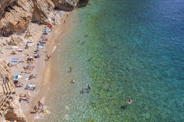Παραλία Pasjaca Κροατία Σεπτεμβρίου 2021 Ευρωπαίοι Τουρίστες Χαλαρώνουν Στην Καλύτερη — Φωτογραφία Αρχείου