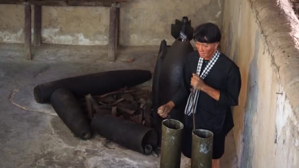 Egy Vietnámi Munkások Kísérteties Rekonstrukciós Babája Akik Menedéket Keresnek Chi — Stock videók