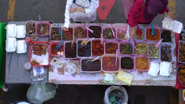 Kota Kinabalu Malaysia February 2020 Penjual Makanan Jalanan Menyiapkan Makanan — Stok Video