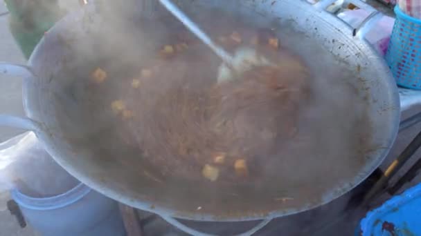 Street Food Τάι Μαν Μαγειρεύει Pad Thai Noodle Τόφου Στη — Αρχείο Βίντεο