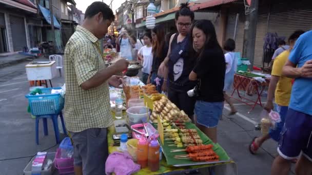 Koh Phangan Thailand December 2018 Straat Voedsel Thaise Verkoper Verkoopt — Stockvideo