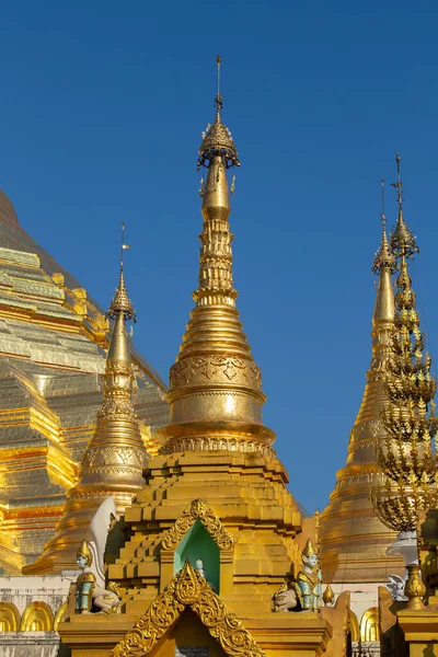 Shwedagon Golden Pagoda 缅甸仰光最神圣的佛塔和宗教圣地 — 图库照片