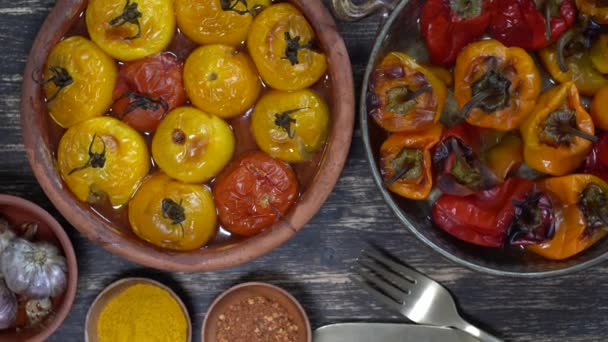 Baked Red Yellow Tomato Bell Pepper Tomatoes Bell Peppers Baking — Vídeo de Stock