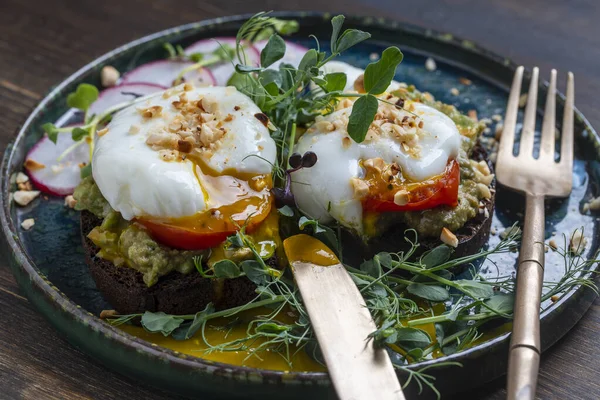 Bread Toast Poached Eggs Avocado Pulp Pea Microgreens Fresh Vegetables — 스톡 사진