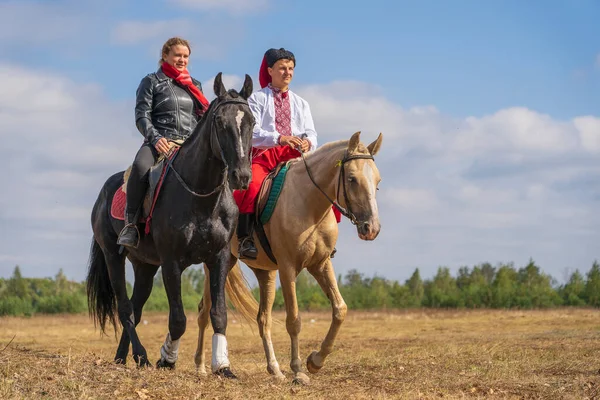 Slavuta Ukraine September 2019 Ukrainian Guy Girl Horseback Participate Ethno — Stock Photo, Image
