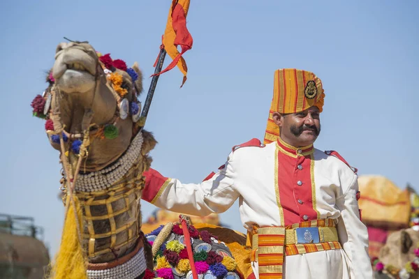 Jaisalmer India Febbraio 2017 Uomo Cammello Indiani Che Indossano Tradizionale — Foto Stock