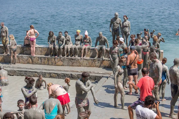 Dalyan Turquía Agosto 2015 Gente Está Tomando Baño Barro Dalyan —  Fotos de Stock