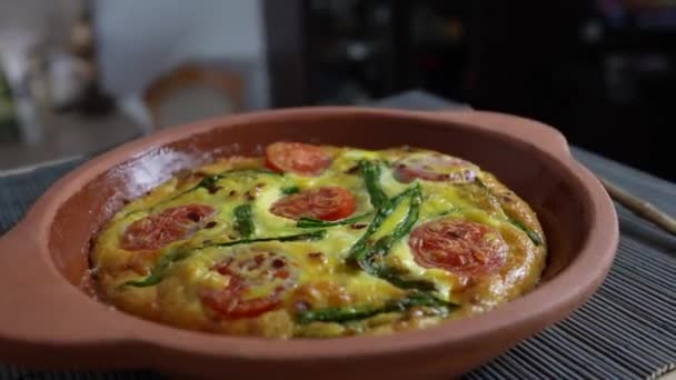 Ceramic Bowl Vegetable Frittata Simple Vegetarian Food Frittata Egg Tomato — Stock Video