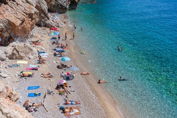 Pasjaca Strand Kroatië Sep 2021 Europese Toeristen Ontspannen Het Beste — Stockfoto