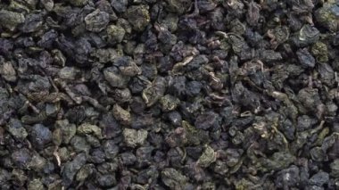 Yeşil çay yaprakları arka planda. Oolong çayı dönüşümlü. Soyut gıda dokuları. Yaklaş, üstten bak. Vietnam 'ın en kaliteli çayı.