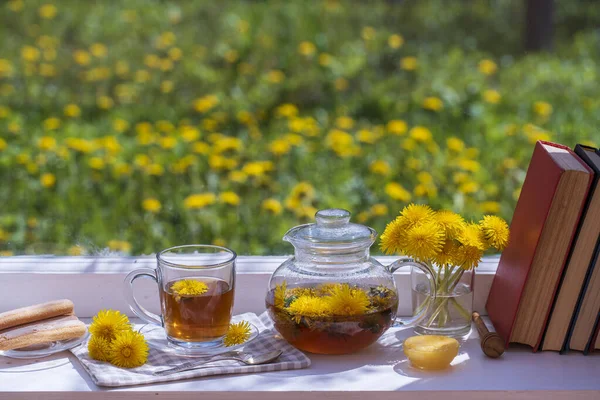 Delicious Herbal Tea Fresh Dandelion Flowers Honey Windowsill Home Summer — Stock fotografie