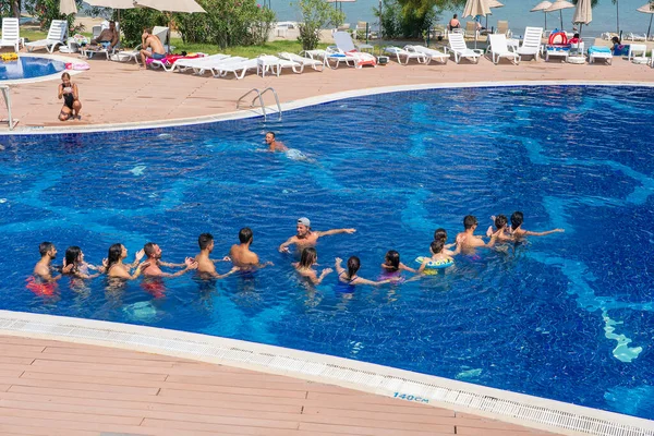 Didim Turquía Septiembre 2019 Gente Hace Aeróbic Nadar Tomar Sol Imagen de stock
